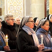 W diecezji płockiej posługuje 19 zgromadzeń zakonnych.