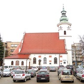 Świątynia znajduje się w centrum miasta.