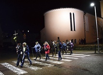 Piątek, godz. 21.15. Wyjście sprzed człopieńskiego kościoła parafialnego.