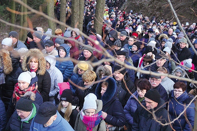 Od 34 lat, latem i zimą, w każdą pierwszą sobotę miesiąca odbywa się nabożeństwo dróżek.