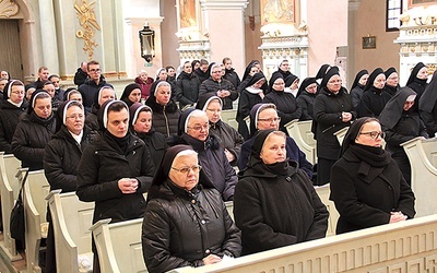 Uroczysta Msza św. w paradyskiej świątyni.