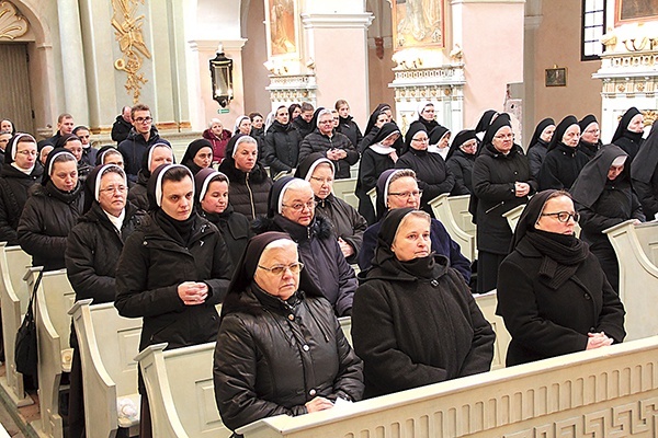 Uroczysta Msza św. w paradyskiej świątyni.