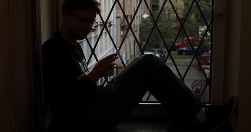 Nastolatkom często trudno jest wyrazić uczucia i problemy, z którymi sobie nie radzą.