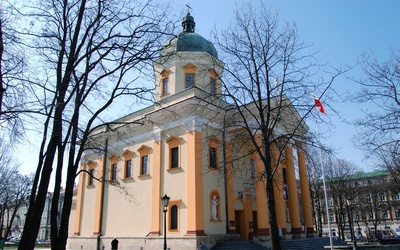 Eucharystia tradycyjnie sprawowana będzie w kościele garnizonowym pw. św. Stanisława (pl. Konstytucji).