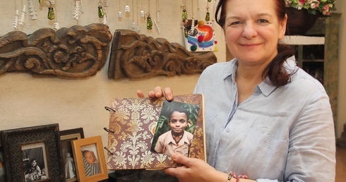Kochana Mamo, padam do twych stóp