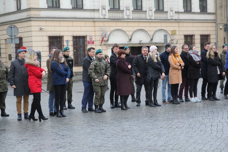 7. Polonez maturzystów z "Szybina" na cieszyńskim rynku - 2020