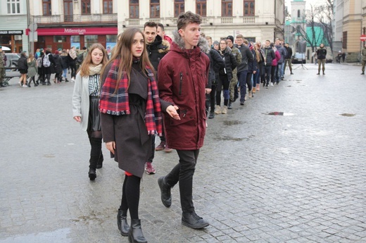 7. Polonez maturzystów z "Szybina" na cieszyńskim rynku - 2020