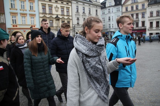 7. Polonez maturzystów z "Szybina" na cieszyńskim rynku - 2020