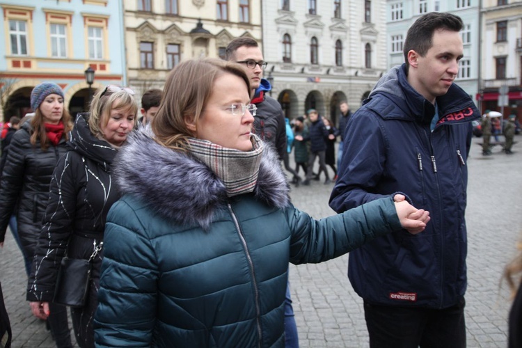 7. Polonez maturzystów z "Szybina" na cieszyńskim rynku - 2020