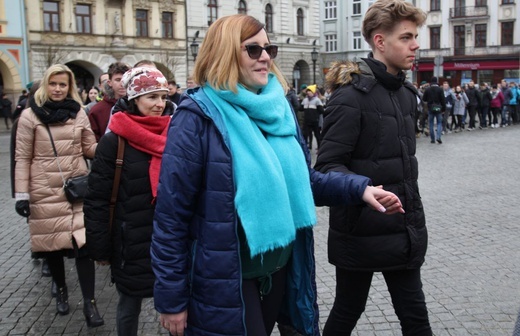 7. Polonez maturzystów z "Szybina" na cieszyńskim rynku - 2020