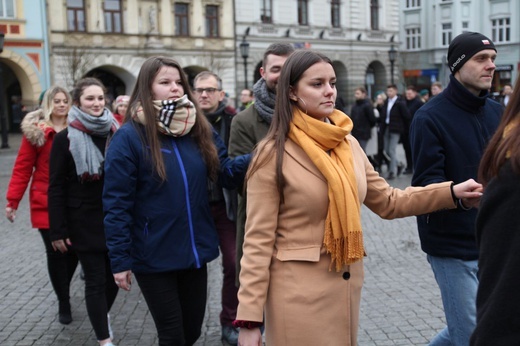 7. Polonez maturzystów z "Szybina" na cieszyńskim rynku - 2020
