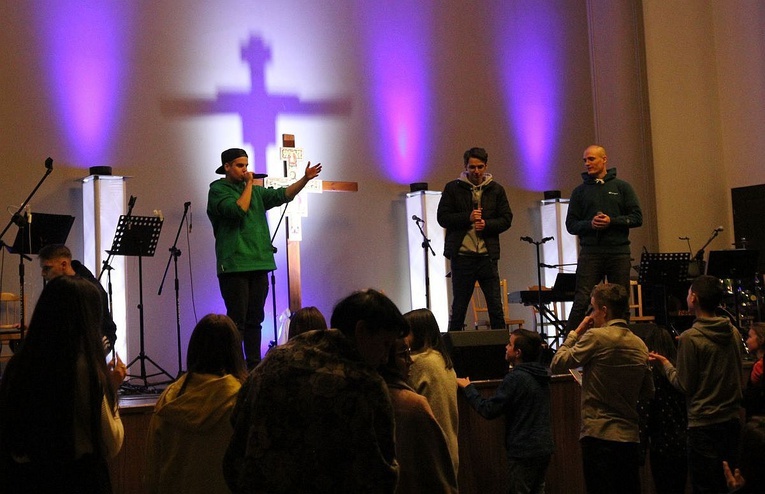 "Muode Koty" i Michał PAX Bukowski w Wilkowicach