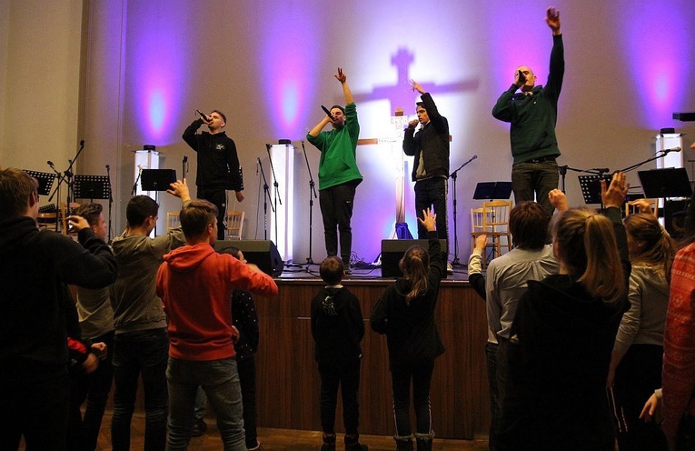 "Muode Koty" i Michał PAX Bukowski w Wilkowicach