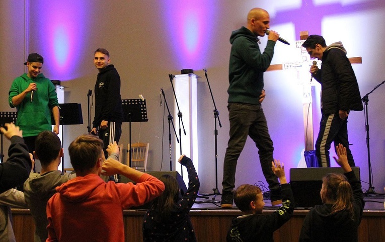 "Muode Koty" i Michał PAX Bukowski w Wilkowicach