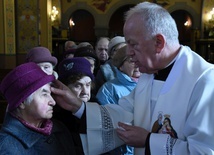 Obrzęd udzielania sakramentu chorych.