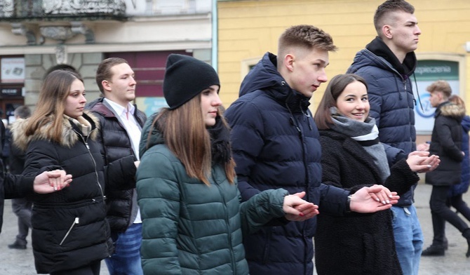 Polonez maturzystów na rynku, to już siedmoletnia tradycja w Cieszynie!