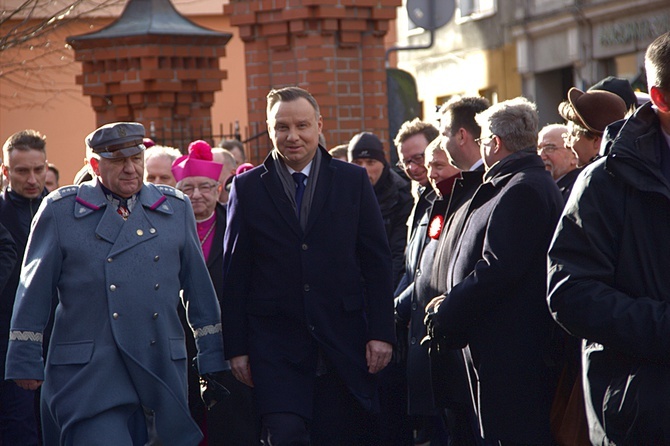 Prezydent RP odsłonił pamiątkowe tablice w Pucku cz. 1