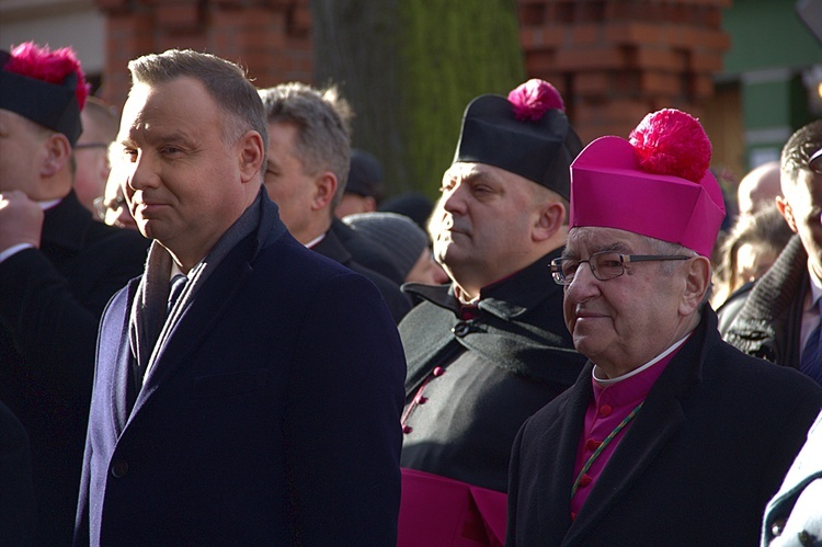 Prezydent RP odsłonił pamiątkowe tablice w Pucku cz. 1