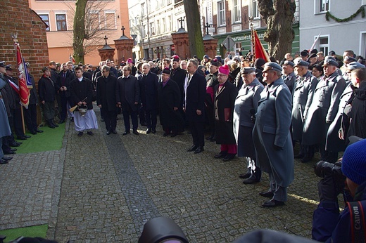 Prezydent RP odsłonił pamiątkowe tablice w Pucku cz. 1