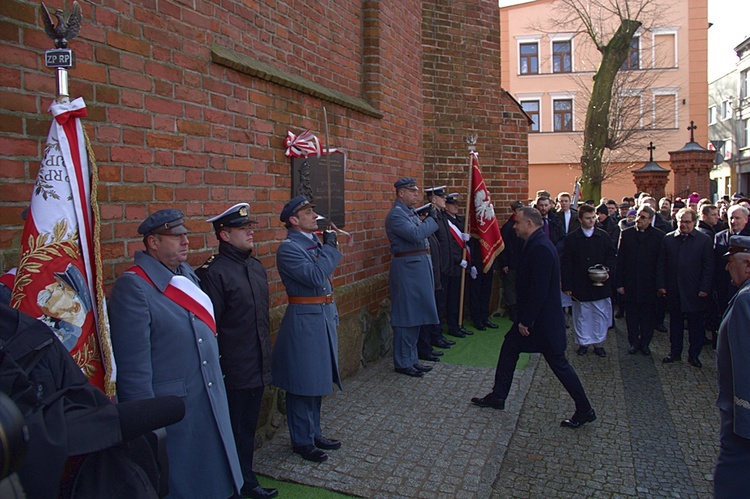 Prezydent RP odsłonił pamiątkowe tablice w Pucku cz. 1