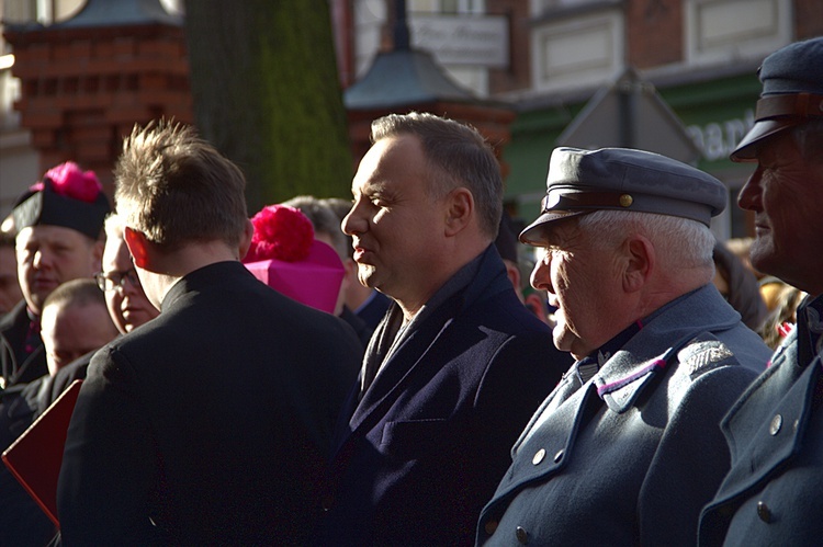 Prezydent RP odsłonił pamiątkowe tablice w Pucku cz. 1