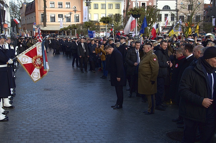 Prezydent RP odsłonił pamiątkowe tablice w Pucku cz. 1