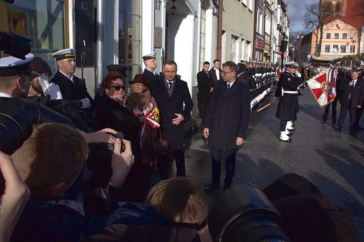 Prezydent RP odsłonił pamiątkowe tablice w Pucku cz. 1