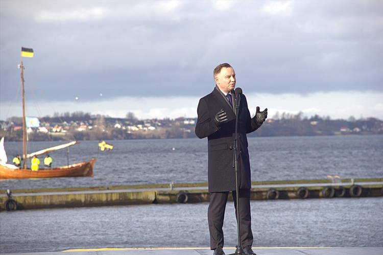 Prezydent Andrzej Duda w puckim porcie