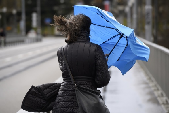 Alert drugiego stopnia przed silnym wiatrem dla trzech województw