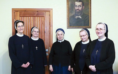 Służebniczki dębickie pracują w parafii Matki Bożej Królowej Polski.