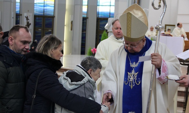 Kard. Dziwisz: Nasz Bóg jest Bogiem bliskim