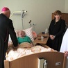 Bp Piotr Greger odwiedził pacjentów stacjonarnego Hospicjum św. Jana Pawła II w Bielsku-Białej.