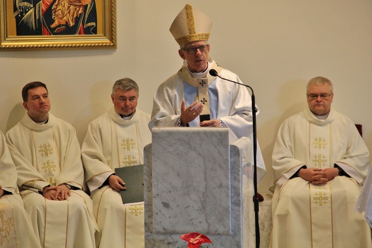 Rybnik - abp Skworc w szpitalu w Światowy Dzień Chorego