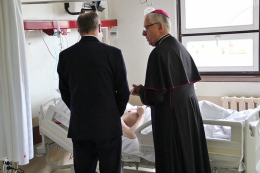Rybnik - abp Skworc w szpitalu w Światowy Dzień Chorego
