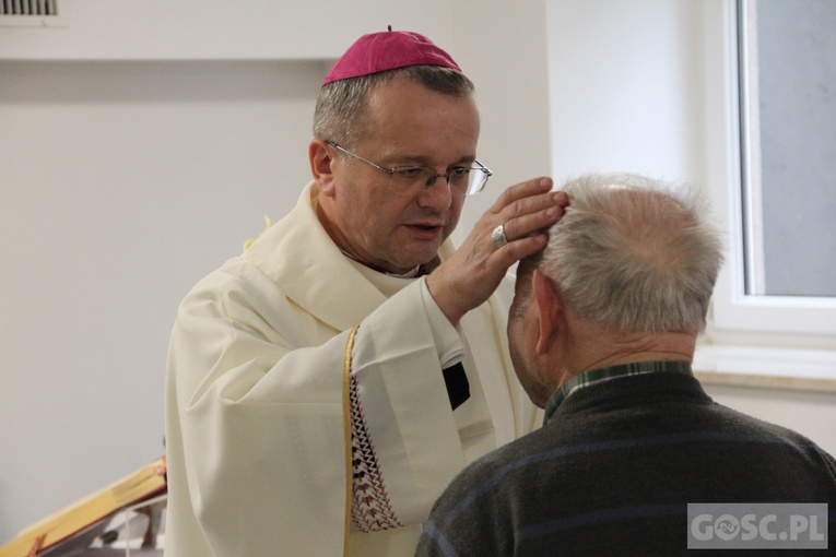 W Światowy Dzień Chorego bp Tadeusz Lityński odwiedził szpital w Torzymiu