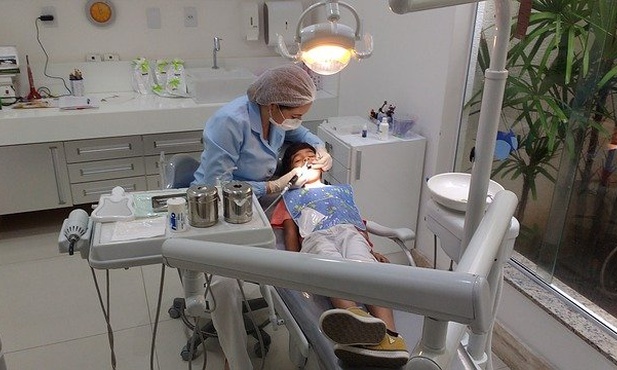 Dentyści - skończmy z fikcją wycen NFZ