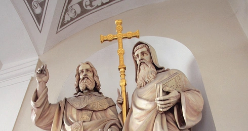 Święci Cyryl i Metody – skuteczność ich misji wśród Słowian była wynikiem zastosowania metod inkulturacyjnych.