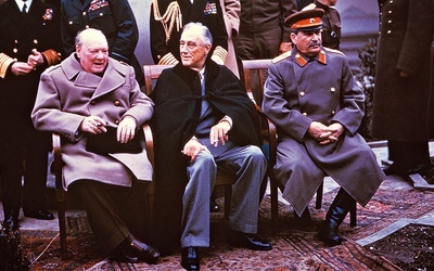 Premier Churchill, prezydent Roosevelt i marszałek Stalin po zakończeniu konferencji na Krymie.