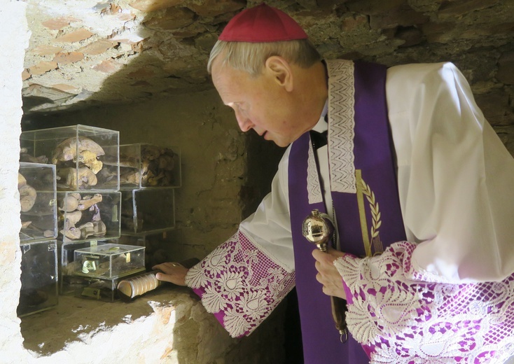 Przy książęcych grobach w katedrze płockiej