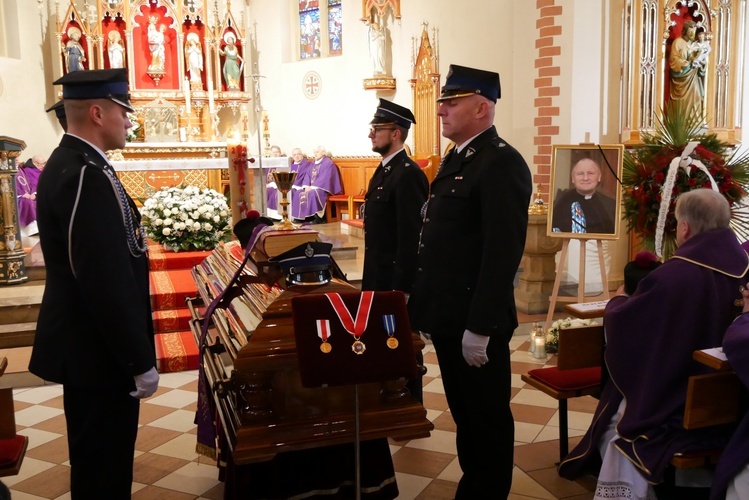 Pogrzeb śp. ks. kan. Franciszka Lisińskiego