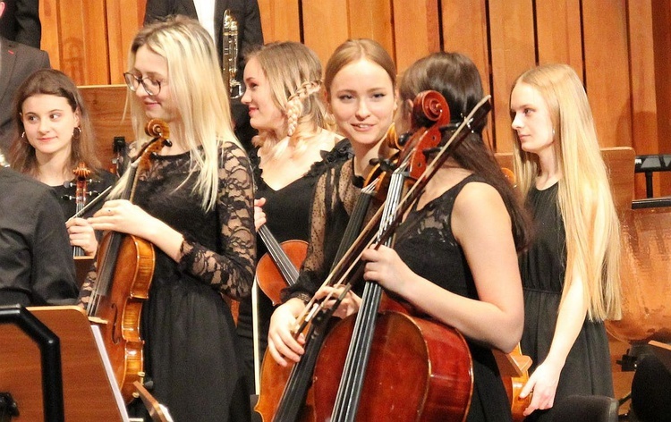 Orkiestra młodych bielskiej Szkoły Muzycznej dla Hospicjum św. Kamila - 2020