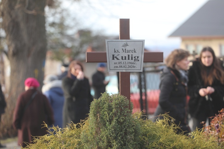 Ostatnie pożegnanie śp. ks. Marka Kuliga w Simoradzu