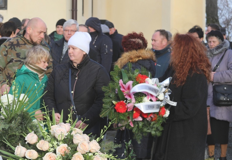 Ostatnie pożegnanie śp. ks. Marka Kuliga w Simoradzu