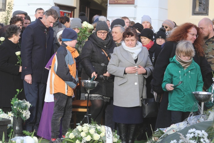 Ostatnie pożegnanie śp. ks. Marka Kuliga w Simoradzu