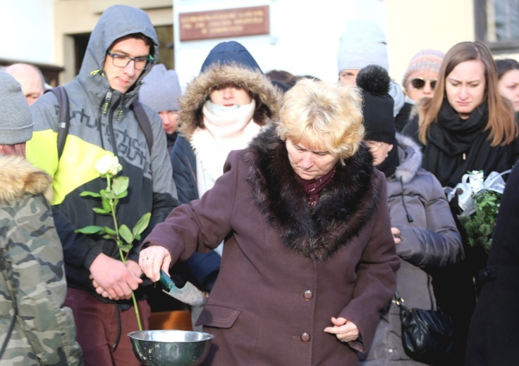 Ostatnie pożegnanie śp. ks. Marka Kuliga w Simoradzu