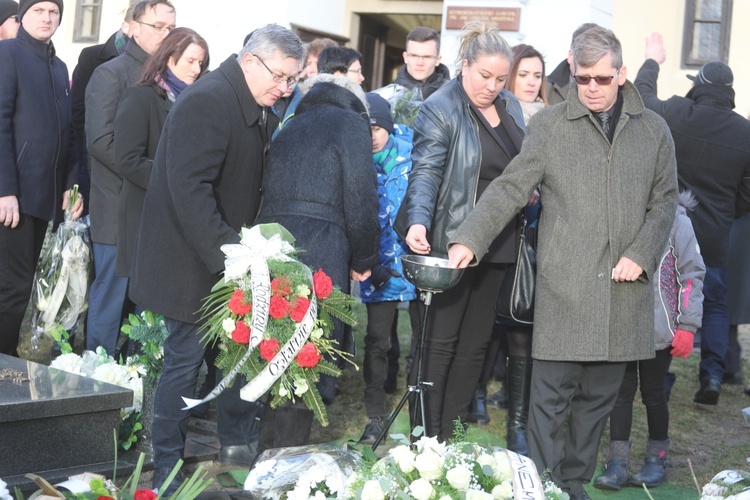 Ostatnie pożegnanie śp. ks. Marka Kuliga w Simoradzu