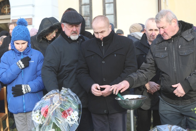 Ostatnie pożegnanie śp. ks. Marka Kuliga w Simoradzu