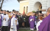 Ostatnie pożegnanie śp. ks. Marka Kuliga w Simoradzu