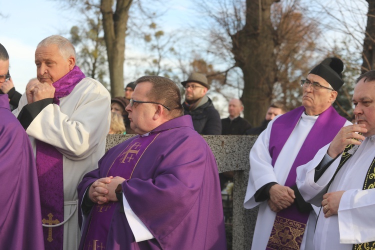 Ostatnie pożegnanie śp. ks. Marka Kuliga w Simoradzu