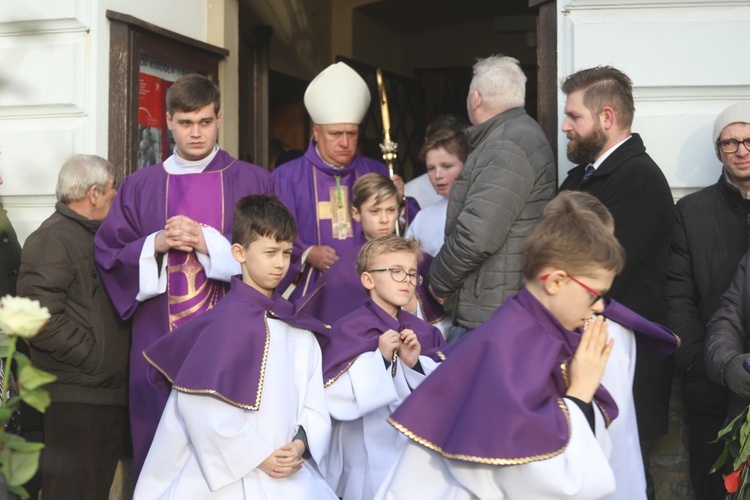 Ostatnie pożegnanie śp. ks. Marka Kuliga w Simoradzu